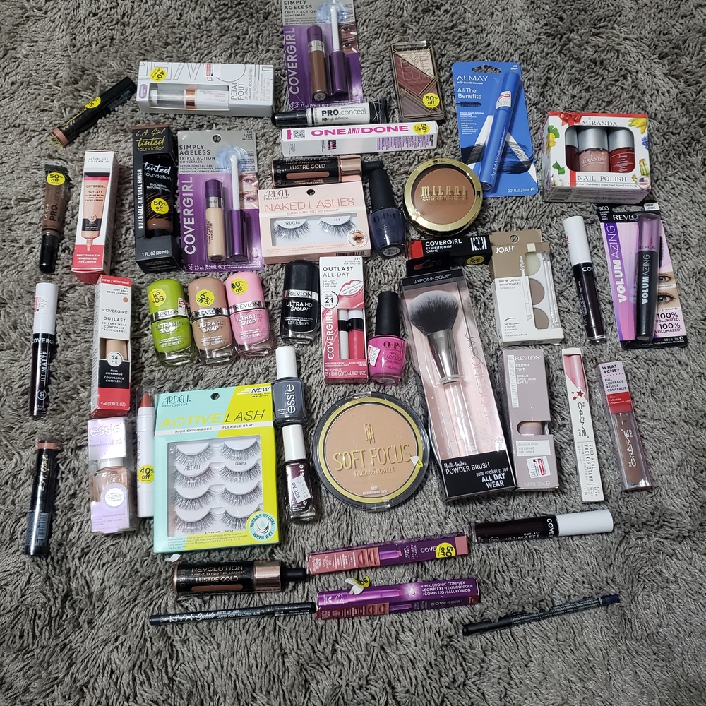 100 Pcs COVERGIRL Mascara & Makeup Assortment with Black and Pink Accents